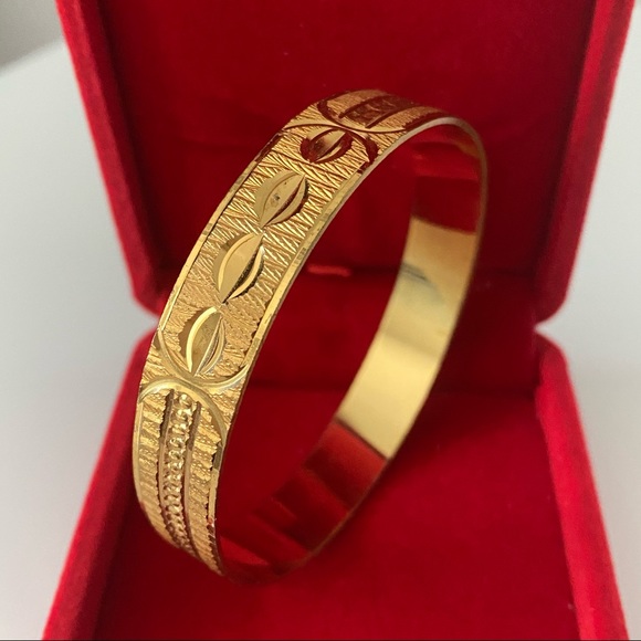 14k yellow gold plated Bangle Bracelet XS/ Small - Picture 9 of 16